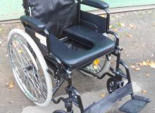 Кресло-коляска с санитарным оборудованием